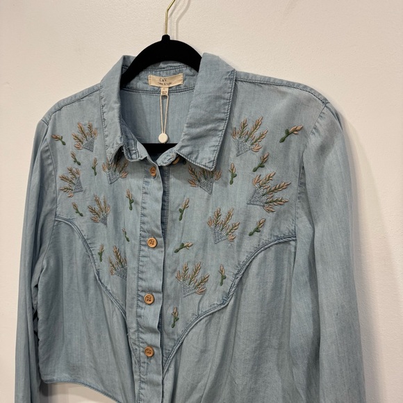 NWT CHELSEA & VIOLET Chambray Embroidered Button Down Cropped Tie Front Top L - Picture 3 of 8